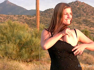 Big-breasted chick Danielle luvs frigging her cootchie in a car
