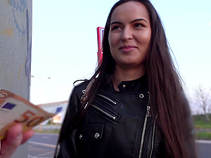 Flexible girl Monica Brown wants to show her sexual skills to a guy
