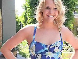 Shameless Blonde Stunner Demonstrating Her Booty and Tits in Public
